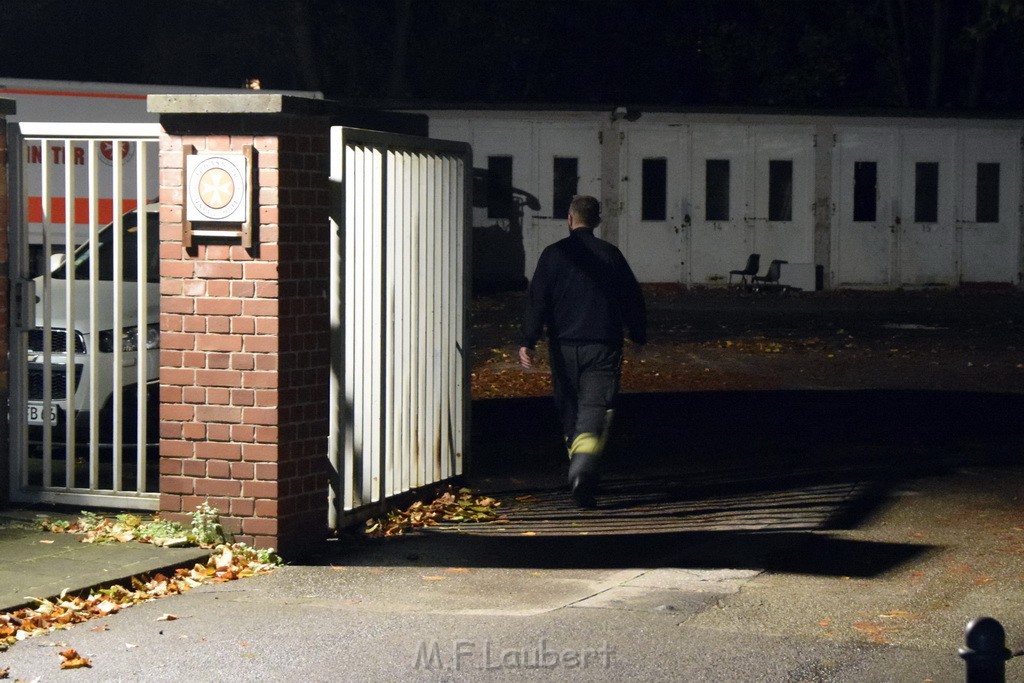 Feuer Matratze wo ein Obachloser drauf geschlafen hat Koeln Muelheim Steegerstr P10.JPG - Miklos Laubert